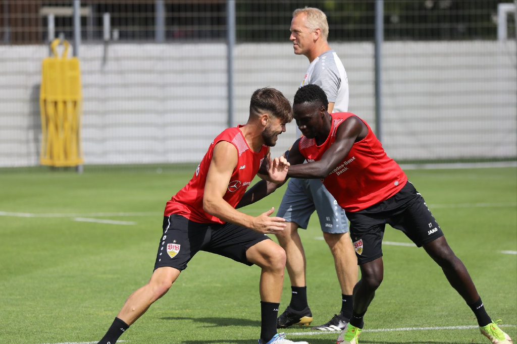 德国杯今夜走向成谜，金州勇士战术微调，气氛紧张，临场指挥获称赞