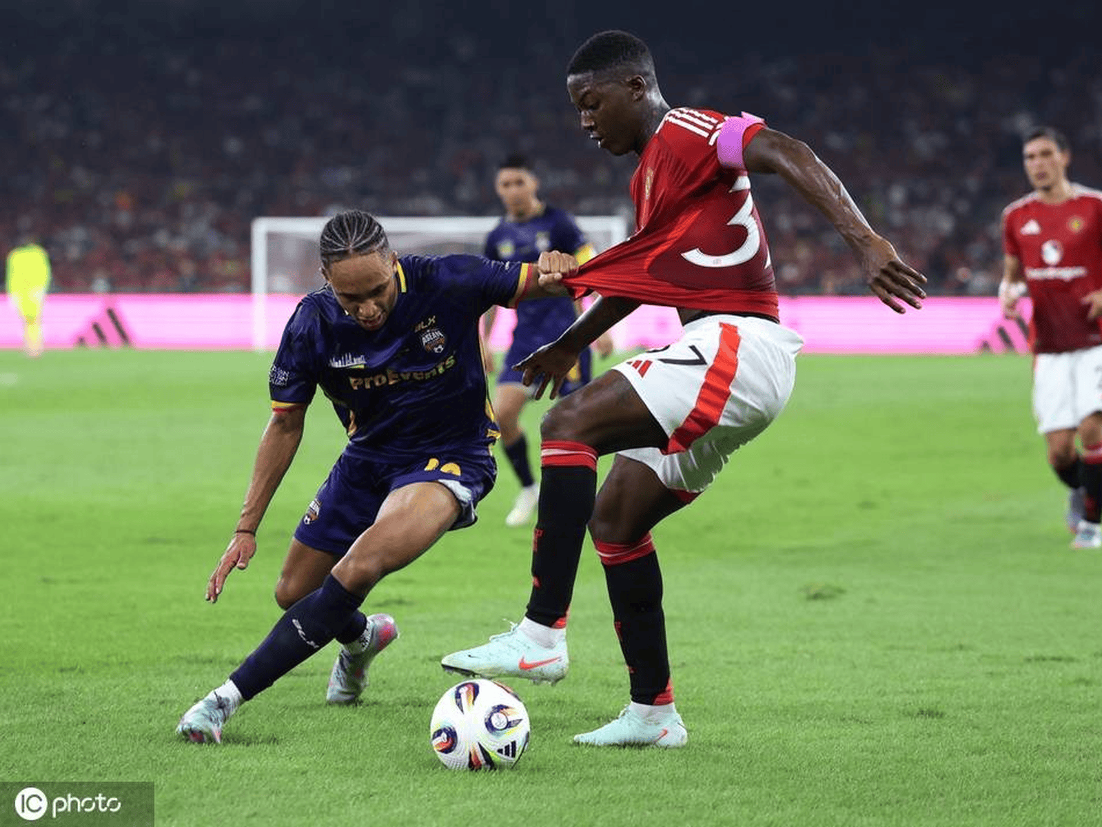 乐鱼中国官网-赛地聚焦——全明星赛今夜热度飙升，曼联临场应变，球迷炸锅，心理建设被强调