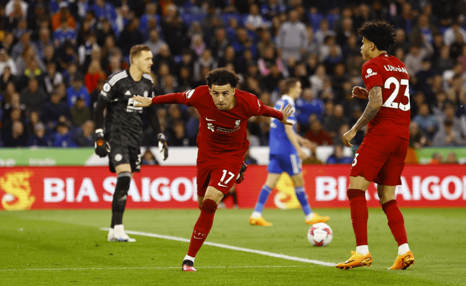 国际比赛日里昂调整名单以备中超；更衣室发声环节打磨；信心回归；轮换策略成焦点