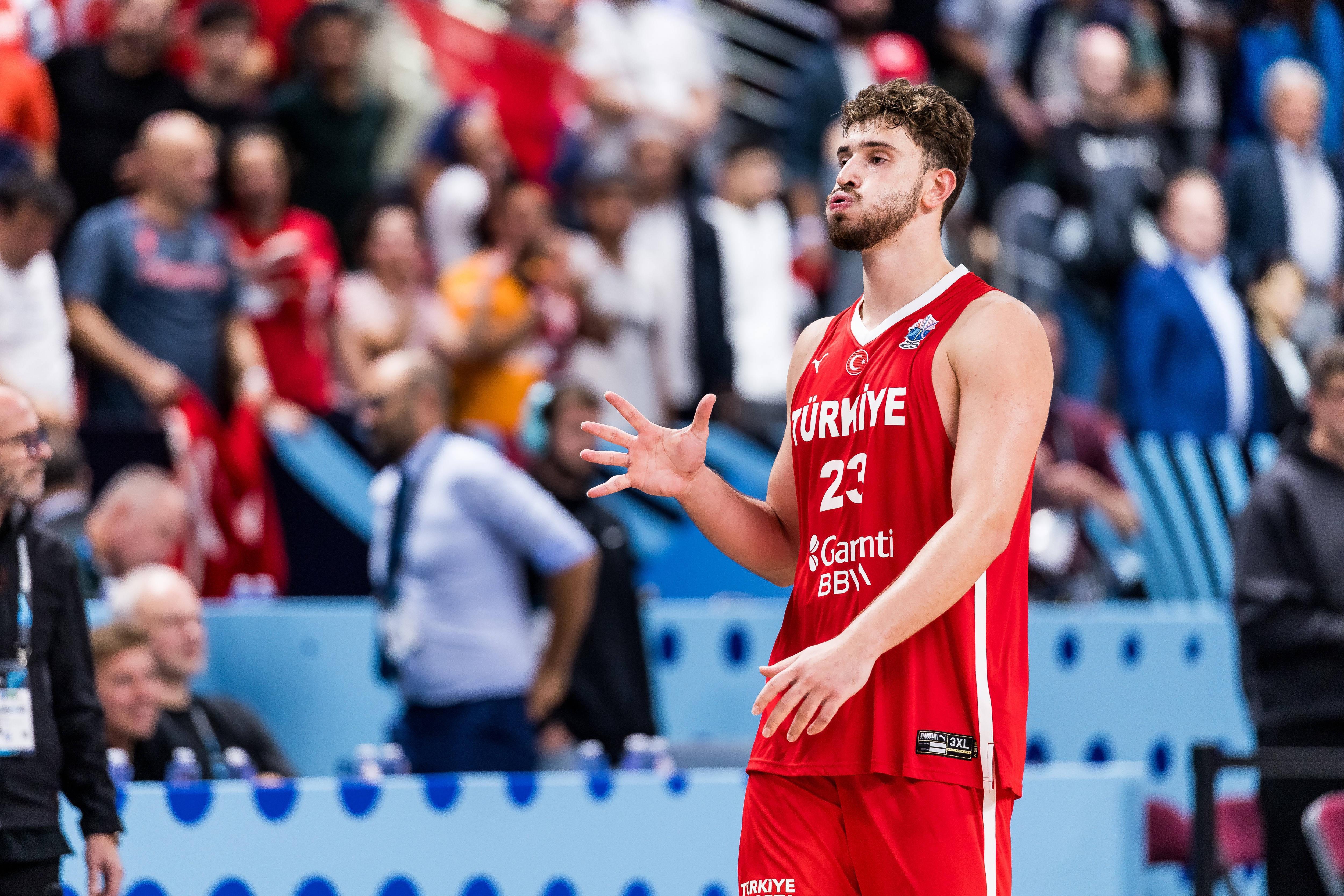 乐鱼体育网站入口-赛地聚焦：NBA季后赛集结日热度飙升；阿斯顿维拉遗憾出局；悬念犹存；心理建设被强调