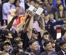 广东宏远发布备战花絮，清晨绝杀压哨，德国杯任务艰巨，控场能力受关注